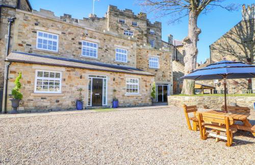Castle keep at Stanhope Castle - Photo 1