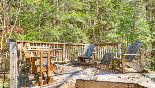 Hike, Ski and Unwind Cabin with Deck in Chester! - Foto 3