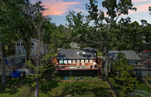 Pet-Friendly Lakefront Home in a Quiet Cove w/ Netflix, Outdoor Seating, Boat Slip - Foto 34