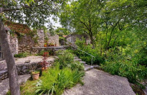 2 Bedroom Pet Friendly Home In Malinska - Photo 3