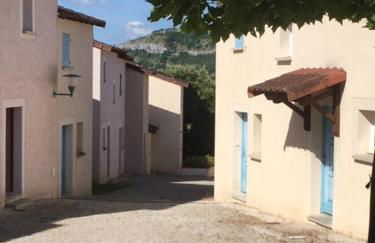 CONFORTABLE MAISON DANS VILLAGE VACANCES AVEC PISCINE A CAJARC - Photo 17