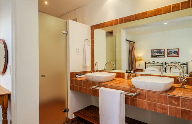 Colonial-style Apartment w Views Pool Area CBT Lodge - Photo 15