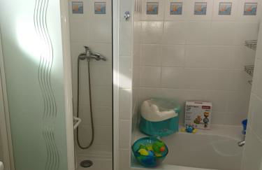 TOUT À PIED ! T3 FAMILIAL 150 m PLAGE LAVANDOU PISC PKG PRIV - Foto 10