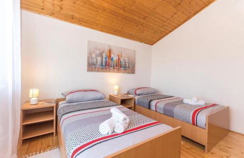 Nice Home In Nadin With Wifi - Photo 40