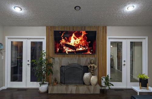 Modern Luxe Family & Groups Friendly Bungalow with Patio & Workspace - Foto 35