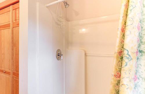 Spacious Log Home with 13 Acres, Ponds and Fire Pit! - Foto 20