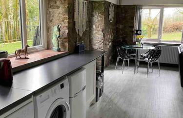 Beautiful renovated former coach house - Photo 9