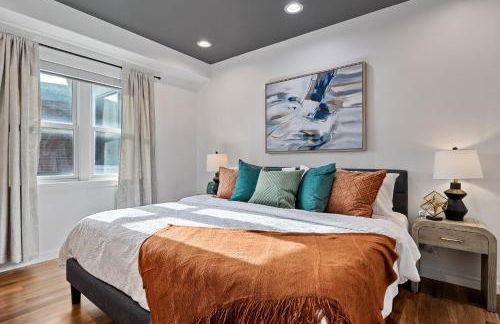 Iowa River Landing steps to Xtream Arena & Coralville Convention Center - Foto 24