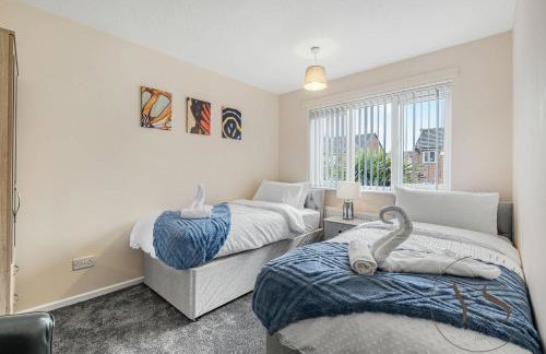 Group-Friendly 3BR Near Dudley + Parking - Foto 14