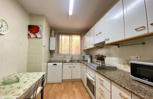 TarracoHomes, TH156 Casa Roser Familiar y con Piscina Compartida - Photo 24