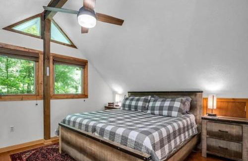 Updated Classic Cabin, Private Community and Hot Tub - Foto 7