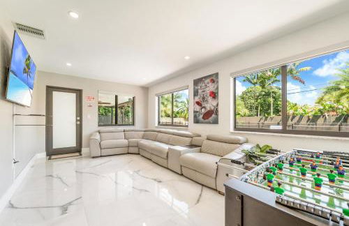 The Palms -Mini Golf , Foosball Table, Heated Pool ,Baby items ,BBQ - Foto 8