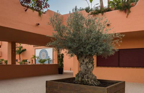 Royal Marbella Resort, Pool, Golf, Beach & Bars - Photo 17