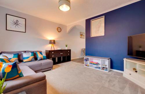 Pass the Keys Spacious and modern house with Free Parking - Photo 8