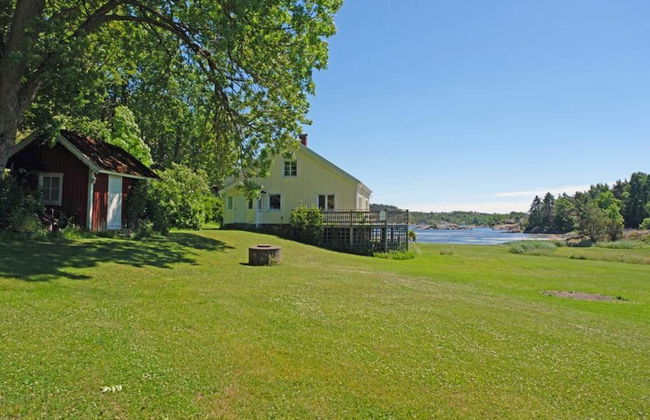 Seaside Cottage With Balcony and Grill - Photo 19