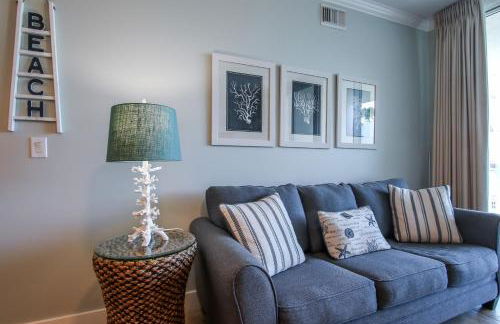 Gorgeous Overlooks The Courtyard in Classic Coastal Style Waterscape C400 - Foto 14