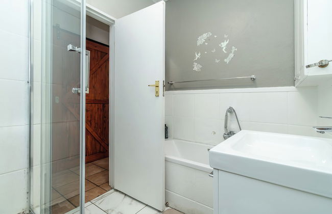 Exquisite 2 Bedroom Garden Townhouse in the Heart of Fourways - Photo 20