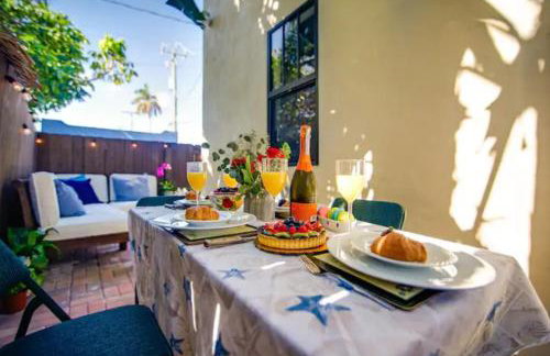 Elegant 4BR Home Guest House Private Yard - Foto 51