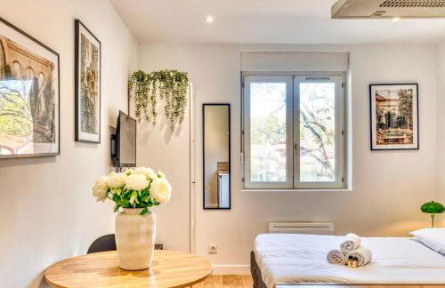 Le Basalte - Lumineux studio - parking privé - wifi - proche métro B - Foto 8