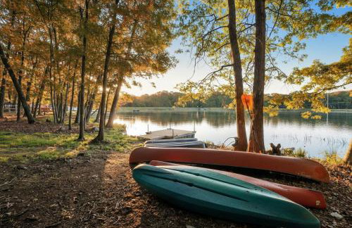 Lakefront Home, Hot Tub, Pool Access, Boats, Pets - Photo 9