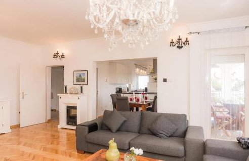 Beautiful Home In Dugo Selo With Wifi - Foto 23