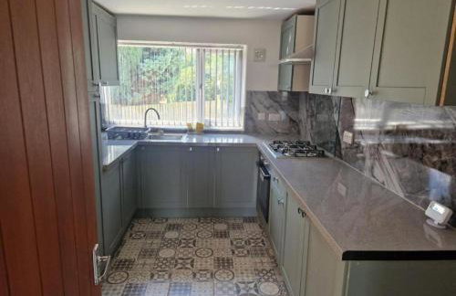 Family-Friendly Detached House Near Leeds and Bradford with Garden - Foto 15