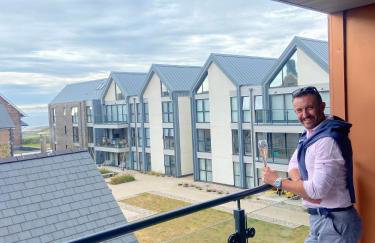 Stunning Sea View Two Bed Two Bathroom Apartment - Foto 19