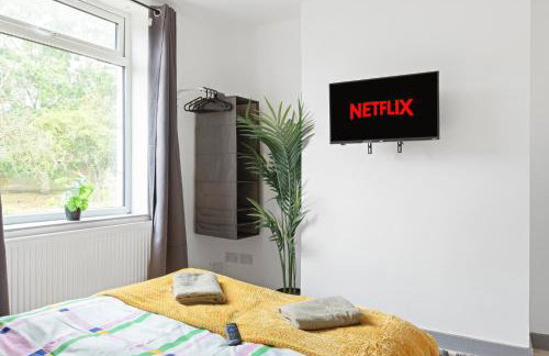 Stanion Luxurious 3 Bedroom Modern House Northamptonshire, Double, Twins, Single, Free Parking, Free Wi-Fi, Pets, Up to 8 Sleeps, 4 Smart TVs - Foto 20