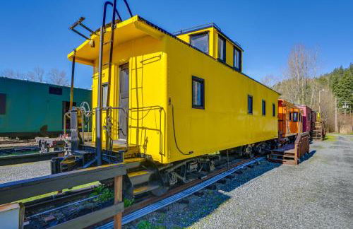 Couples Escape in Railcar, 13 Mi to Mount Rainier! - Photo 19
