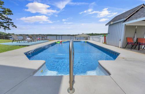 Lakefront Getaway with Dock Pool Sunset Games - Foto 55