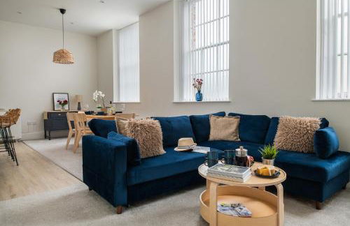 Charming 2 Bedroom Apartment in a Converted Chapel - Free Parking, Smart TV, Fast WiFi and Self-Check-In by Yoko Property - Foto 12