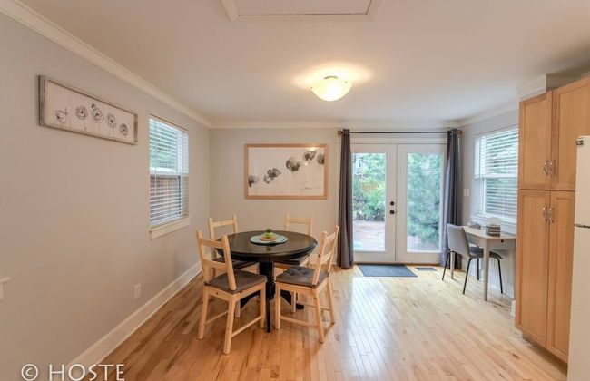 Perfect Cottage Downtown Great Patio! - Photo 16