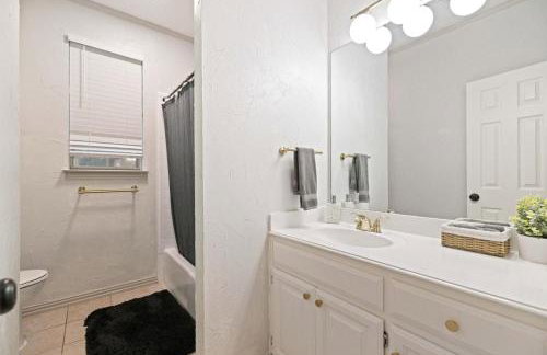 Luxurious 5 Bedroom Retreat with Pool - Foto 22