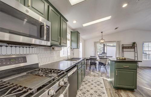 Mtn Views + Playground: Family-Friendly Pine Cabin - Foto 10