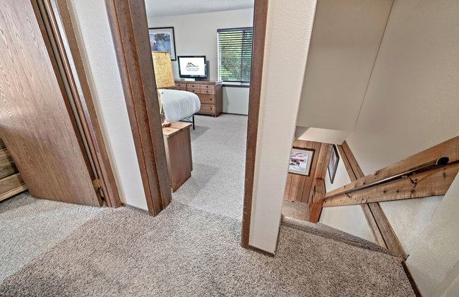 Trapper 8: Cozy 4-Bedroom Condo, 1 Minute to Yellowstone, perfect for 8 guests. - Foto 46