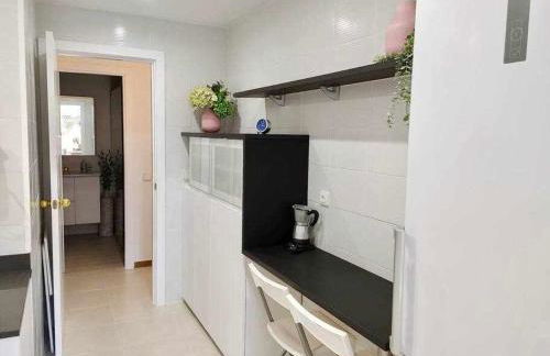 Apartamento recién reformado con piscina y AC - Foto 14