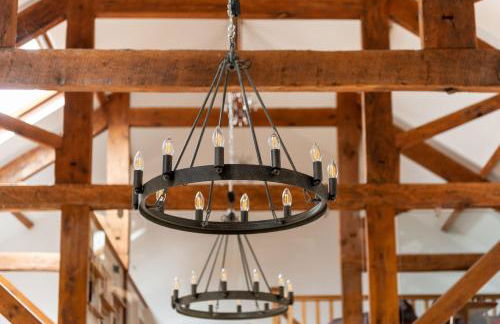 Threshing Barn at East Trenean Farm -Stunning Cornish Cottage sleeping 6 with hot tub, private garden, rural views and EV facilities - Foto 6