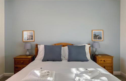 Bright & Cosy - Jacuzzi - Log Burner - King Beds - Foto 8