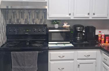 Fun Home in Pocono with Gameroom-Firpit-BBQ Grill-TV and AC in all rooms - Foto 63