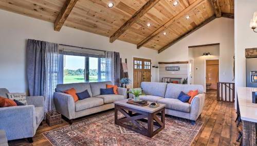 Chic Williamstown Retreat with Pool and Hot Tub! - Foto 5