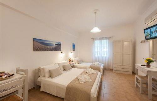 Helen's Minimal Studios & Apartments - Photo 26