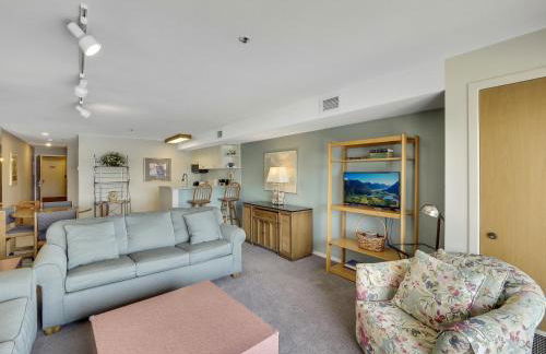 111 Edgewater Inn - Photo 2