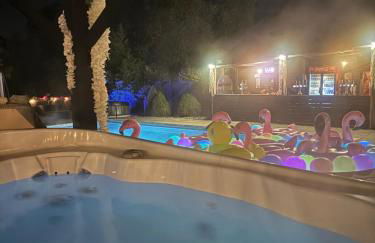 Grade II Listed Farmhouse, Pool, Hot Tub, Games Room, Celebration Hall, Car Park, 10ppl, 45 min from Central London - Foto 3