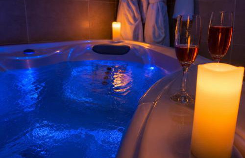 Séjour Romantique Jacuzzi intérieur Privé - Foto 6