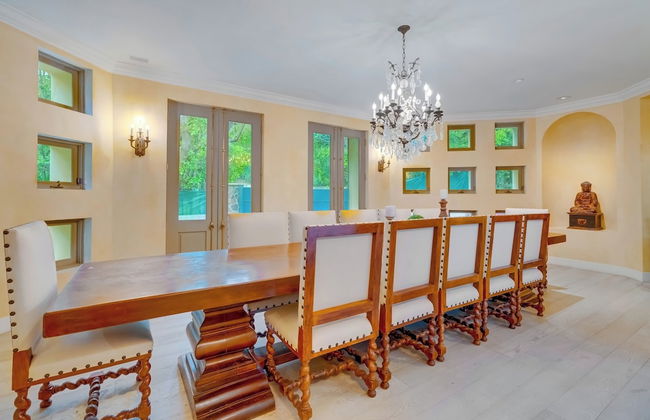 Carolwood - Modern Tuscan Villa With Rolling Lawns and Loggia in Holmby Hills - Photo 75