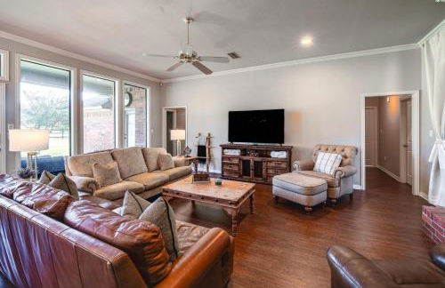 about 3 Mi to Dtwn Aubrey Vacation Rental with Patio! - Foto 1