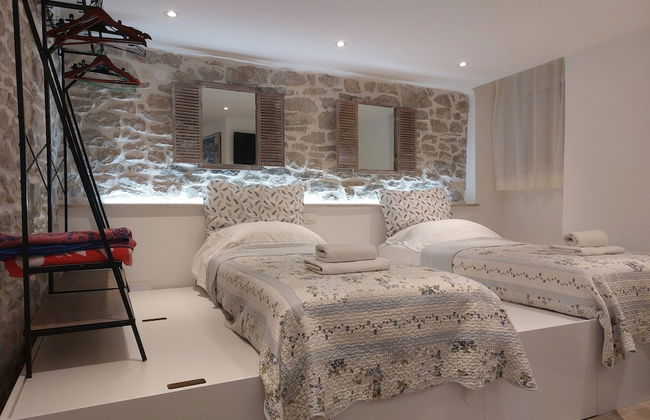 Homey 1-BR Apt - Photo 10