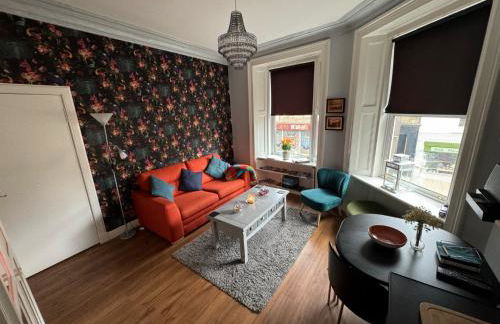 Edinburgh TWO BEDROOM apartment with free side street parking 24 hours - Foto 6