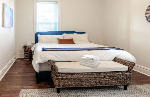 7BR Luxury Living 1st Floor Primary ABODEbucks - Foto 12