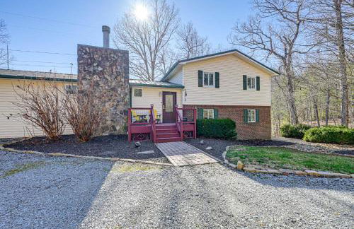 Lakefront Cabin Retreat with Dock in Robbinsville! - Foto 35